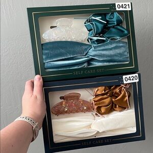 A New Day 3 Piece: Set Claw Clip, Scrunchie & Headband - Blue or White